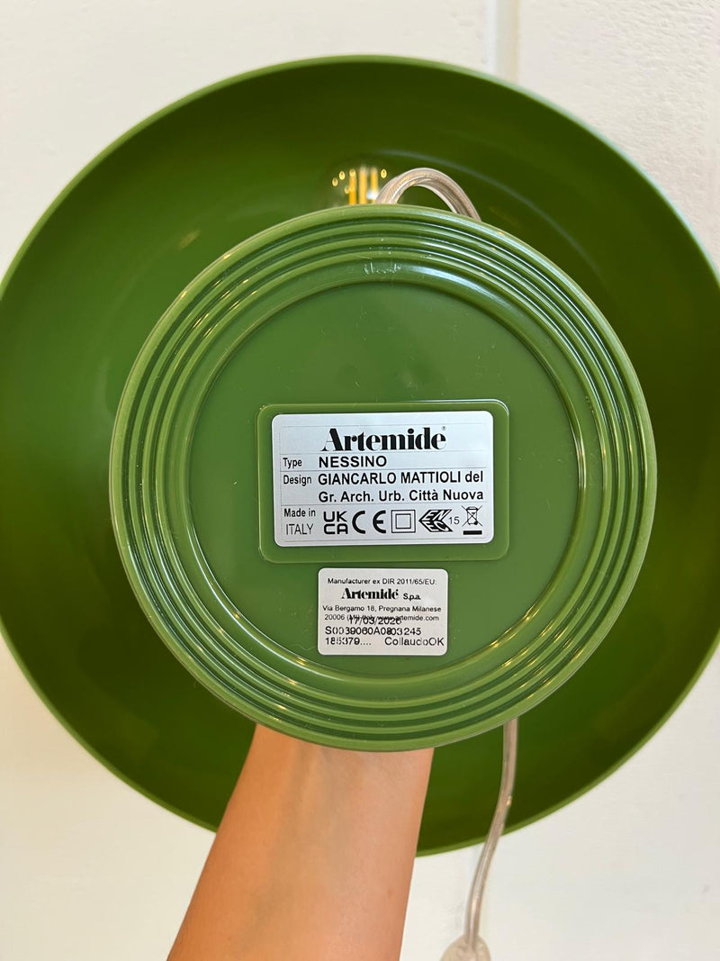 Lampada da tavolo Nessino di Artemide verde, Giancarlo Mattioli