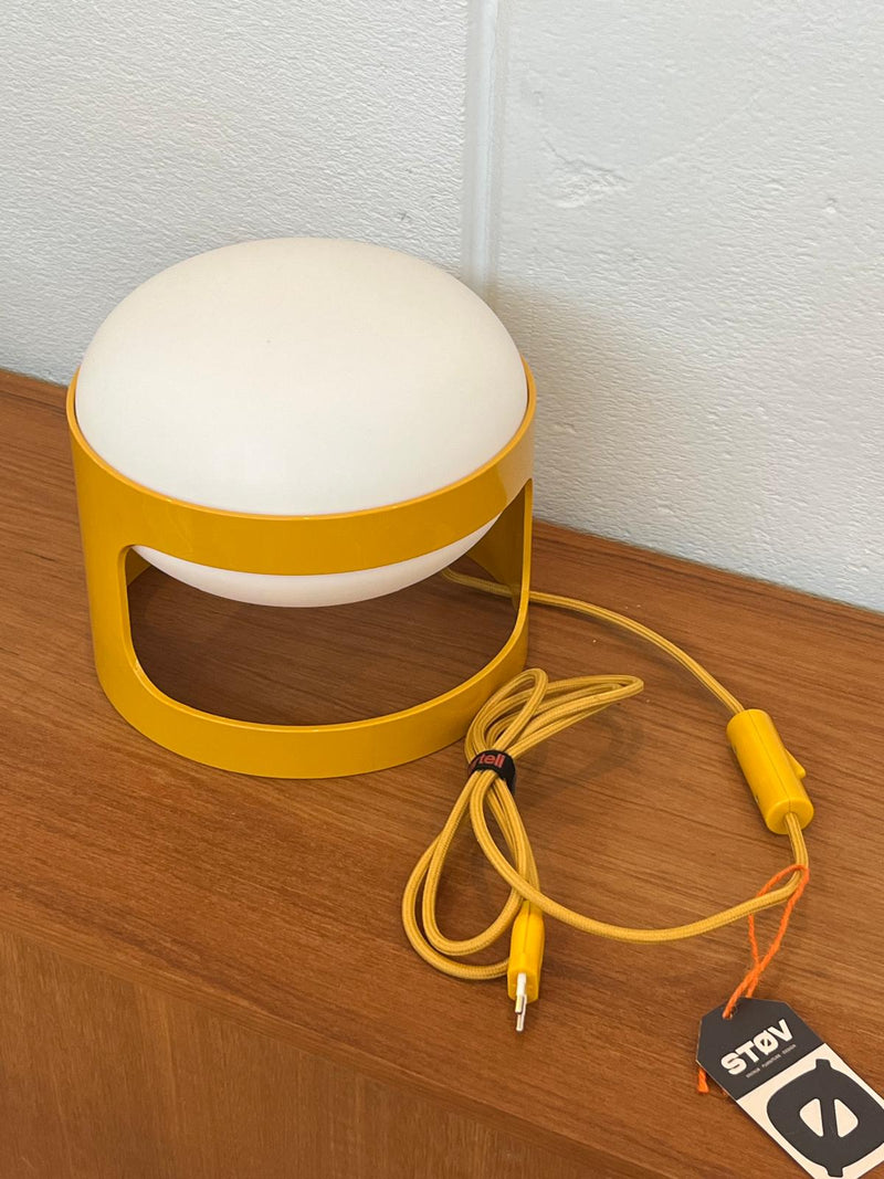 Lampada da tavolo KD28 gialla di Joe Colombo per Kartell, 1960