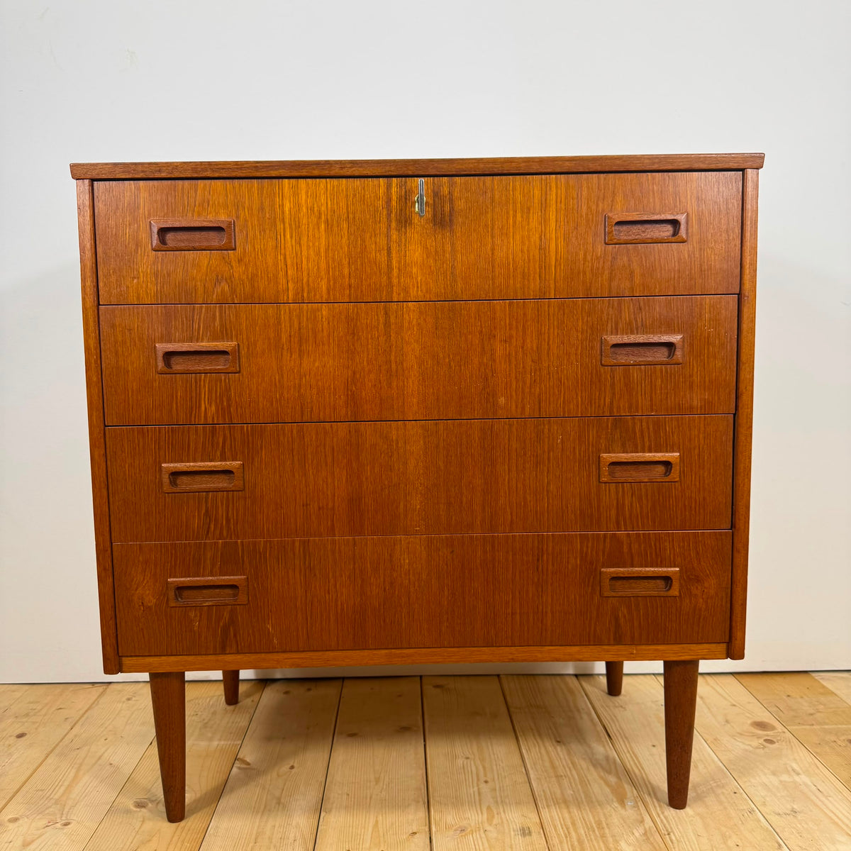 Cassettiera in teak con quattro cassetti, Danimarca 1960