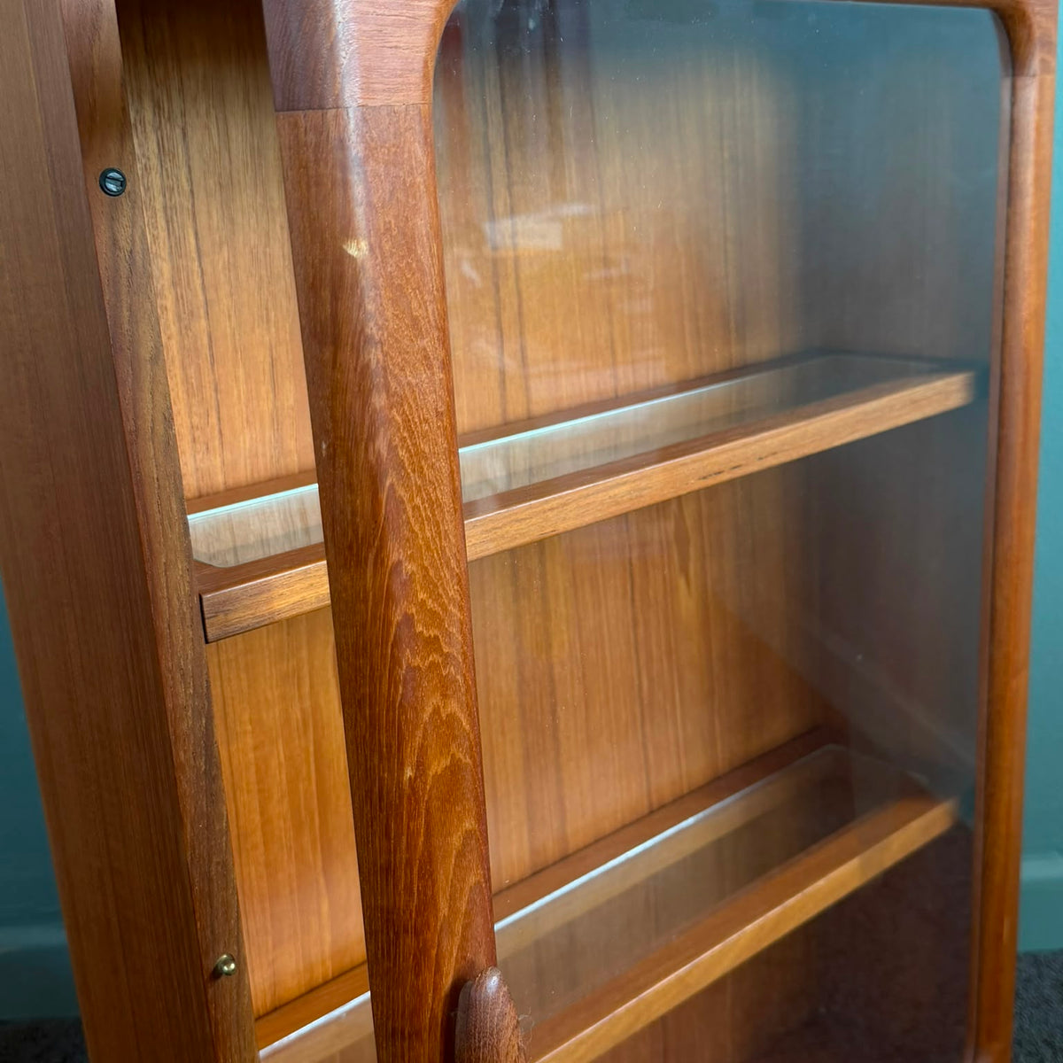 Vetrina in teak di Dyrlund, anni ’60