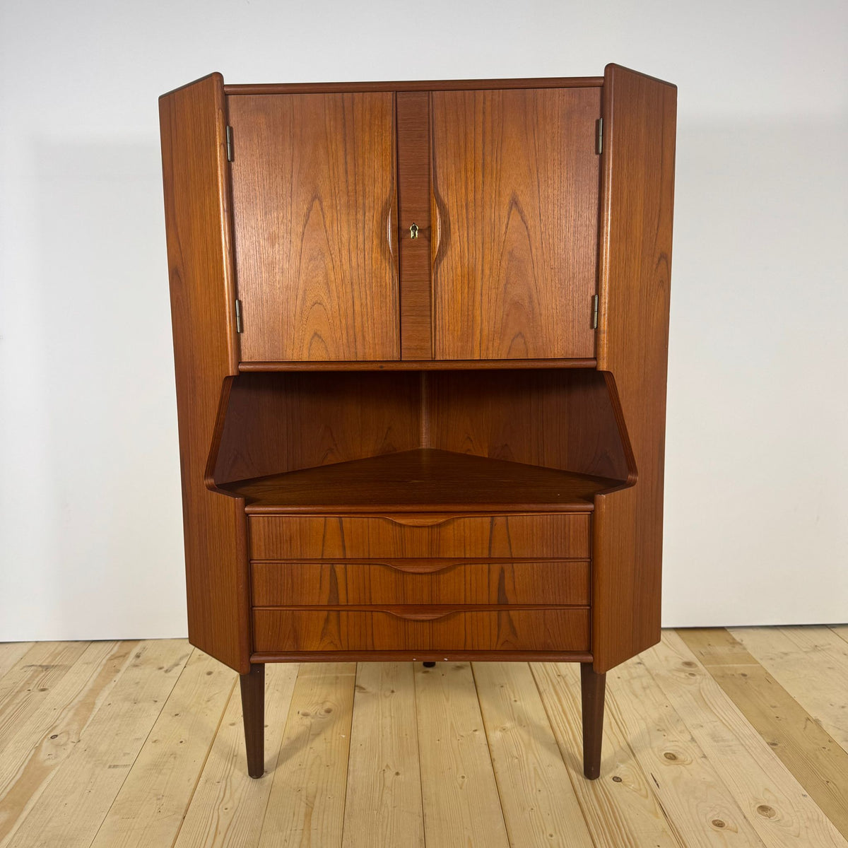 Mobile angolare danese in teak angolare – Mid-Century