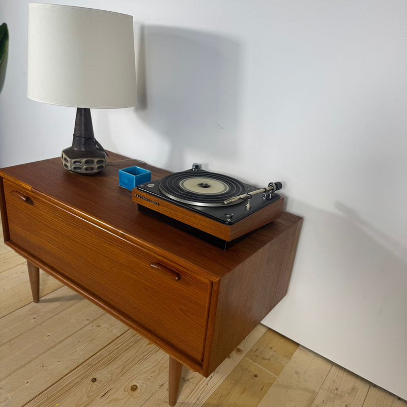 Mobile Basso Vintage con Anta a Ribaltina – Design Scandinavo Anni ’60, Teak e Dettagli Eleganti