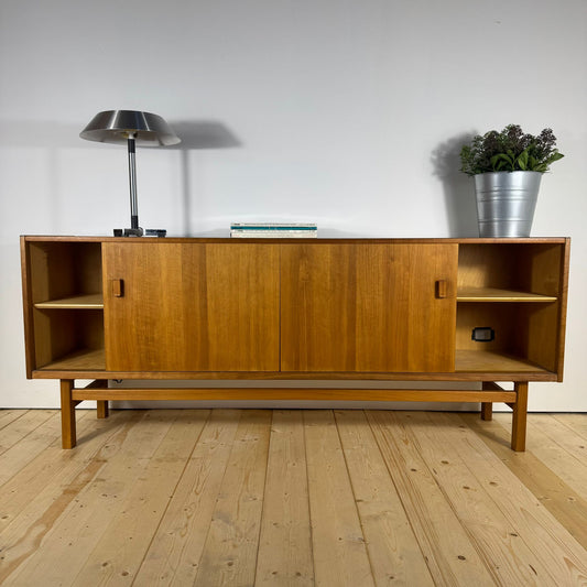 Sideboard “Arild” di Nils Jonsson per Troeds – Svezia, 1960