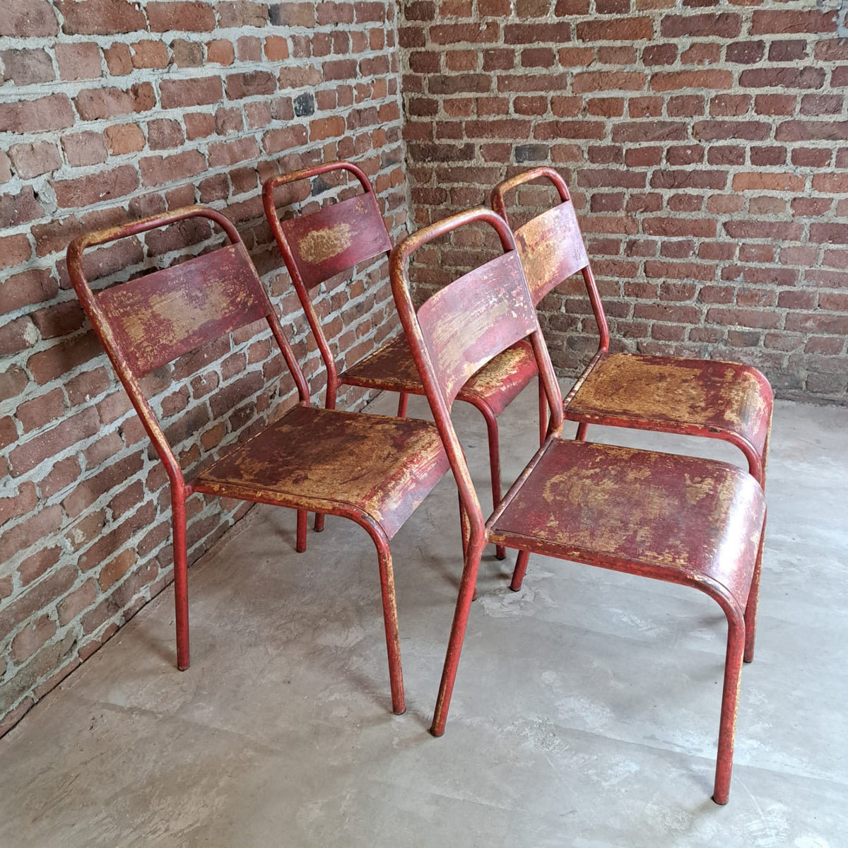 Set di quattro sedie da giardino in metallo