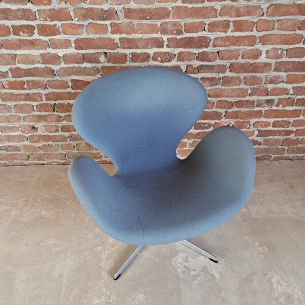 Poltrona Swan n. 3320, Arne Jacobsen per Fritz Hansen