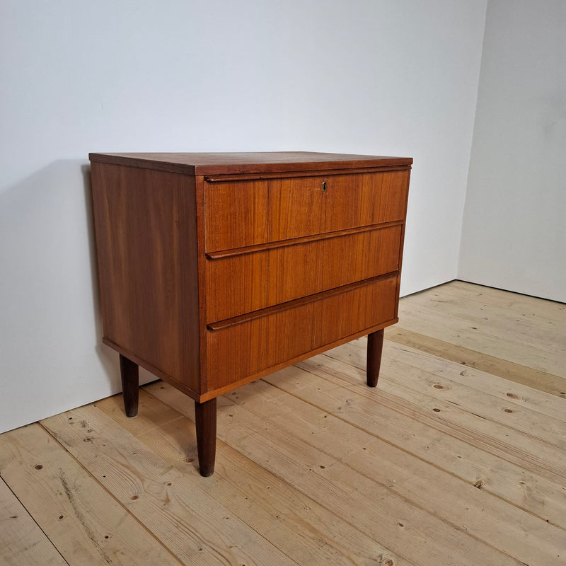 Cassettiera Danese Mid-Century Modern in Teak a Tre Cassetti – Anni ’60