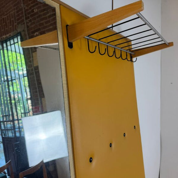 appendiabiti vintage giallo specchio design danese anni 60