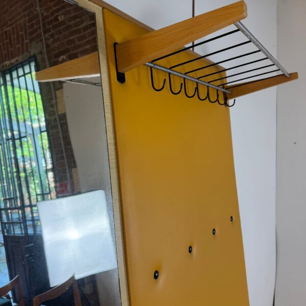 appendiabiti vintage giallo specchio design danese anni 60