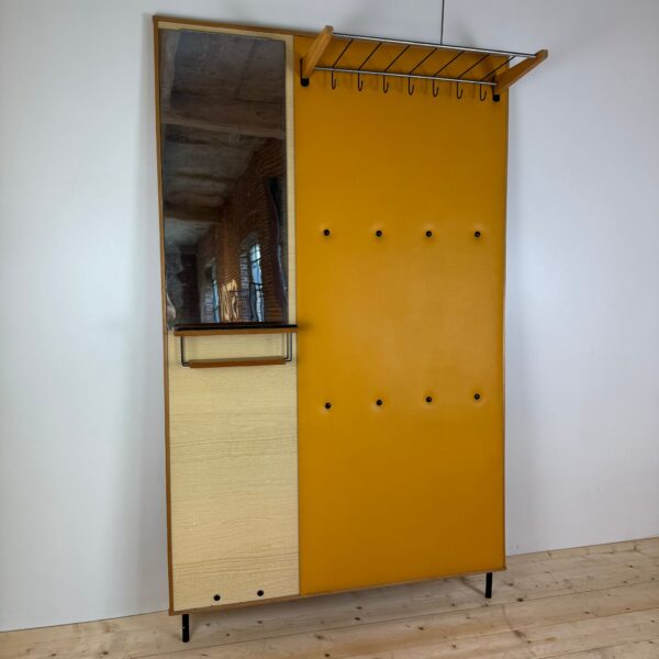 arredo ingresso vintage colorato stile space age