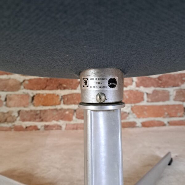 arredo modernariato danese poltrona swan fritz hansen