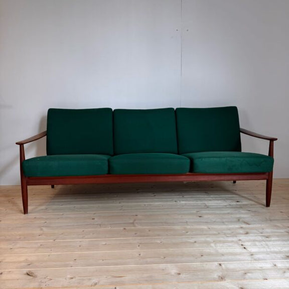arredo soggiorno vintage divano tre posti scandinavo stov