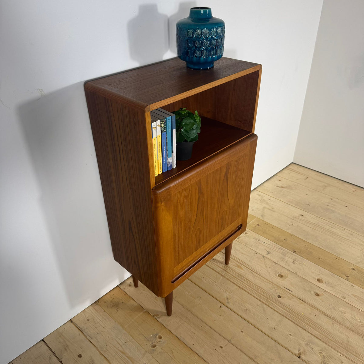 Piccolo Mobile in Teak Dyrlund – Design Danese Mid-Century, Anni ’60