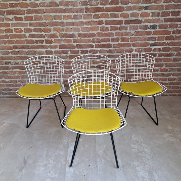 Set di quattro sedie Harry Bertoia modello 420 per Knoll International 1950