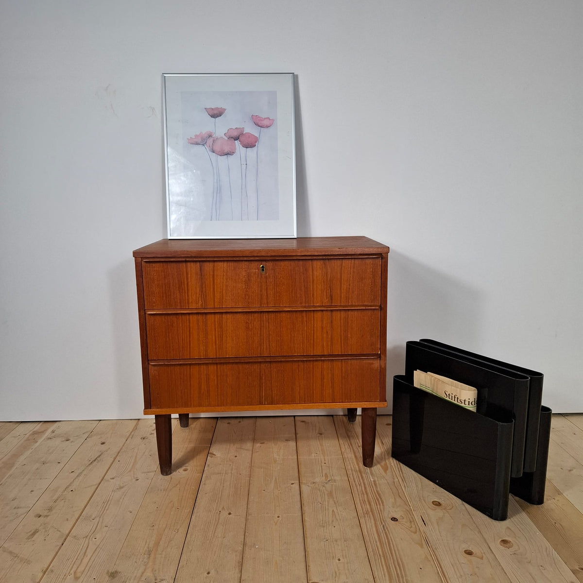 Cassettiera Danese Mid-Century Modern in Teak a Tre Cassetti – Anni ’60