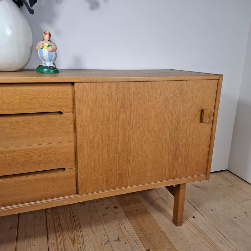 Sideboard “Arild” di Nils Jonsson per Troeds – Svezia, 1960 in legno di rovere