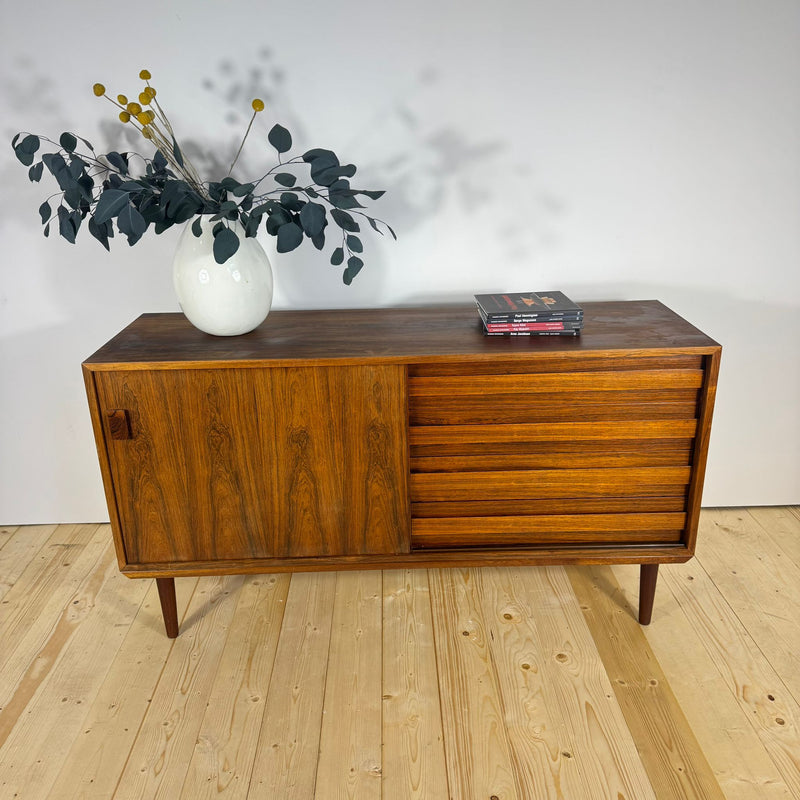 Sideboard danese anni ’60 in palissandro – ante scorrevoli e cassetti