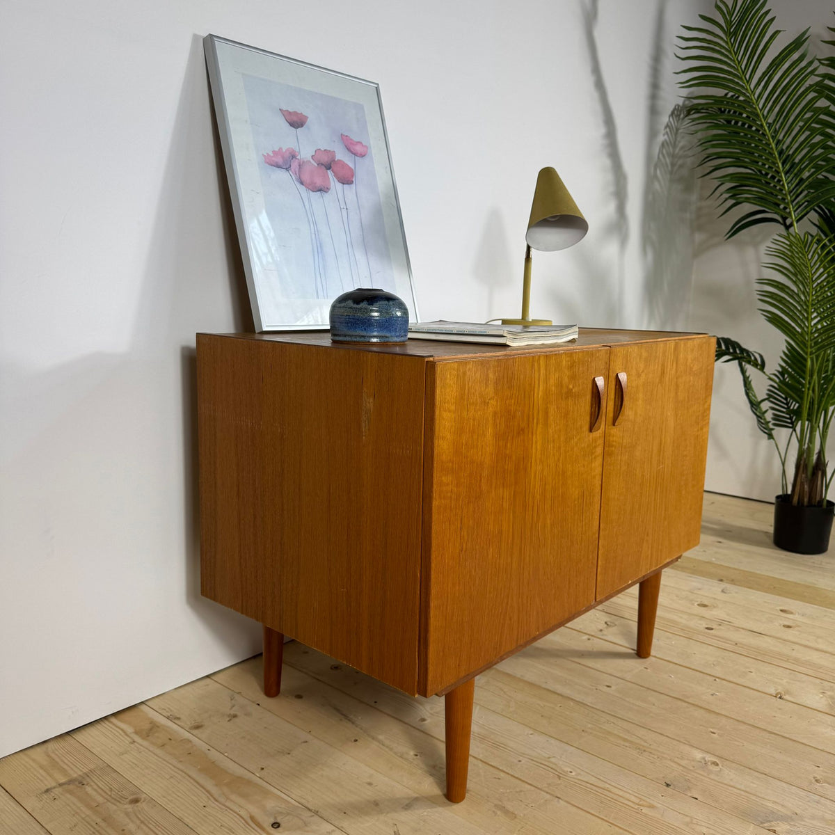 Sideboard Mid-Century Modern in Teak con Cassetti Interni