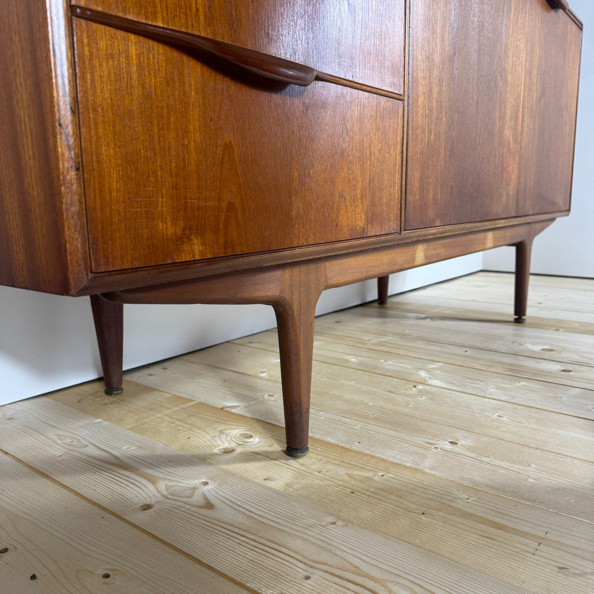 “Sideboard vintage in teak – McIntosh Furniture, anni ’60”