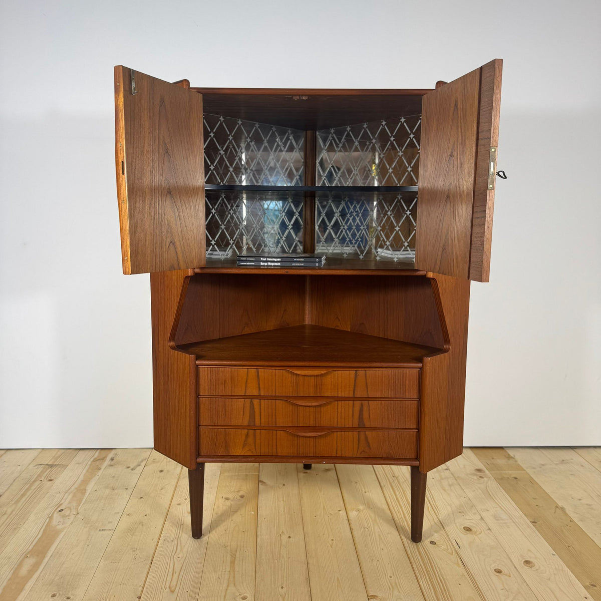 Mobile angolare danese in teak angolare – Mid-Century
