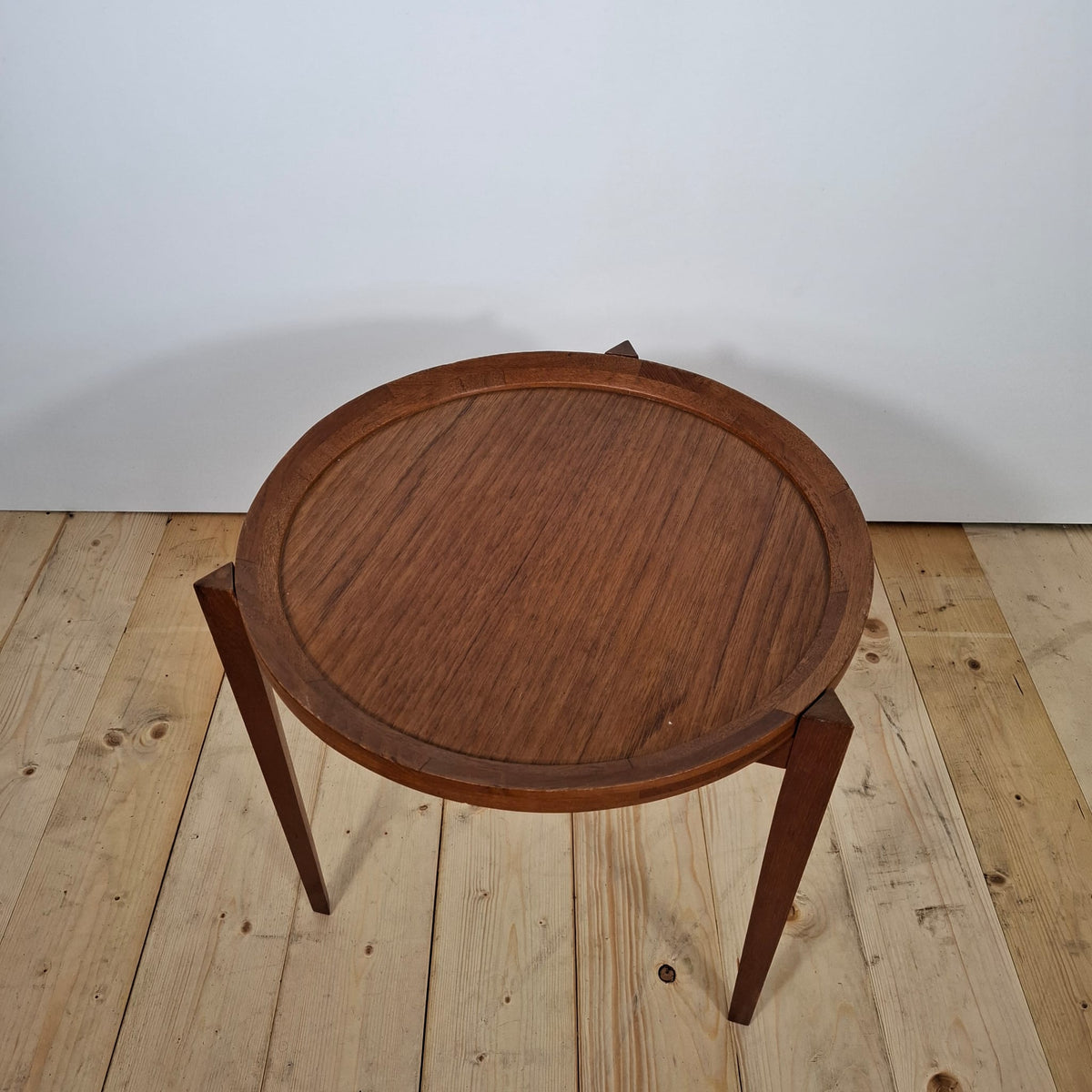 Tavolino Tondo in Teak – Design Mid-Century Modern, Anni ’60, Eleganza Scandinava