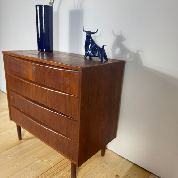 cassettiera mid century dettaglio maniglie integrate