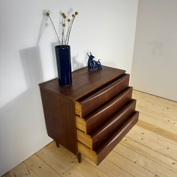 cassettiera scandinava 4 cassetti aperti