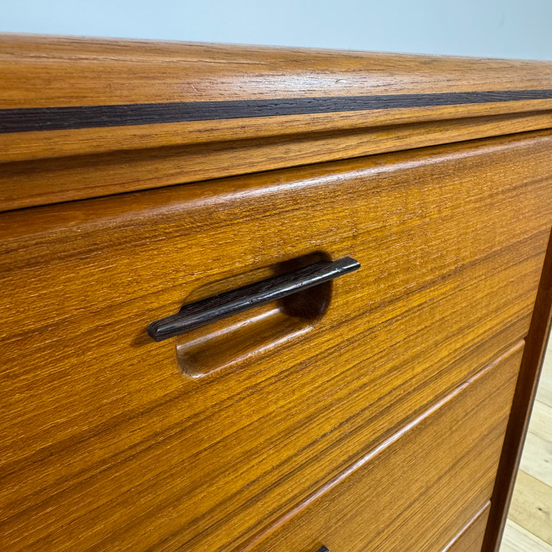 Piccola cassettiera in teak a tre cassetti, Danimarca 1960