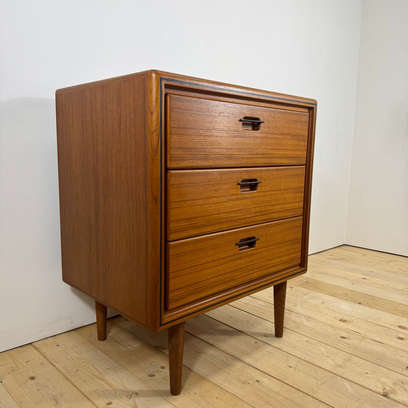 Piccola cassettiera in teak a tre cassetti, Danimarca 1960
