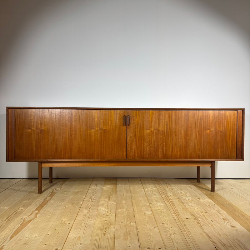 Credenza moderna danese in teak degli anni '60 di Henning Kjaernulf per Bruno Hansen