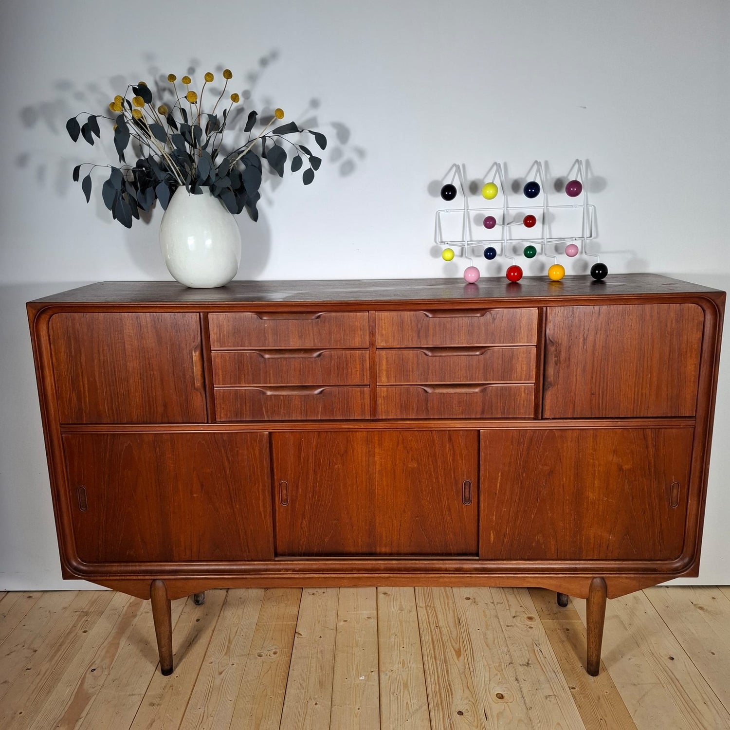 Sideboard Alta in Teak con Cassetti e Ante Scorrevoli – Design Scandinavo Mid-Century, Anni ’60