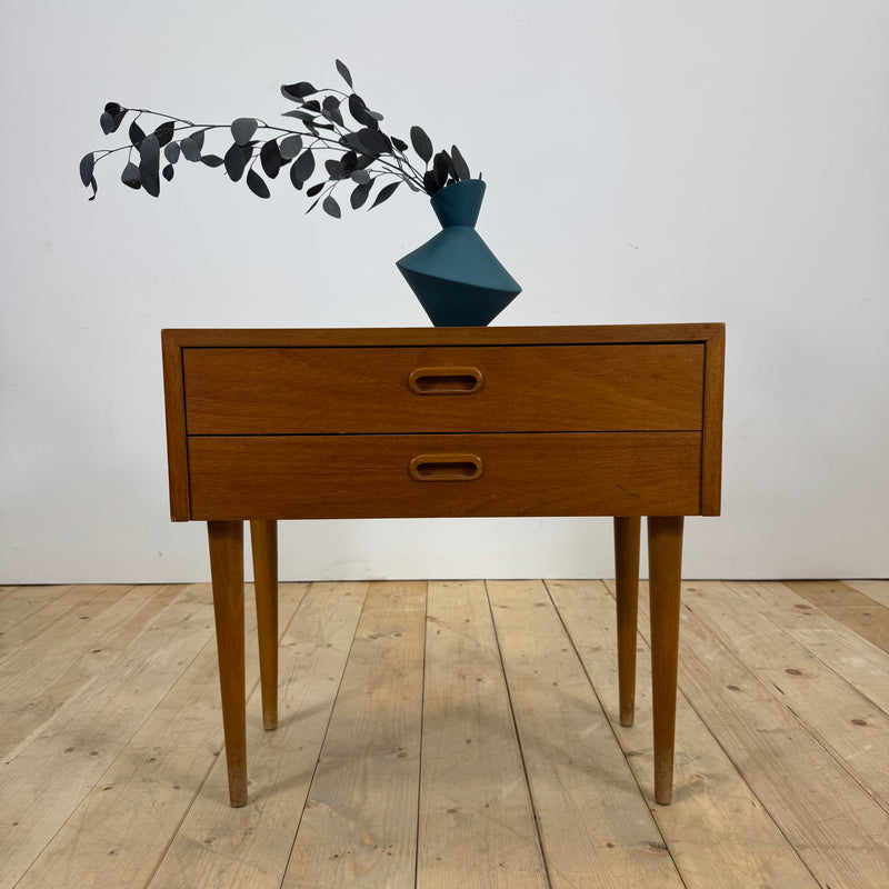 Comodino danese in teak con due cassetti, 1960