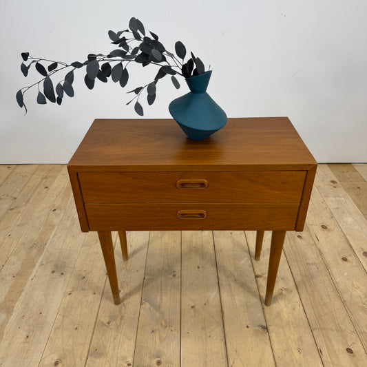 Comodino danese in teak con due cassetti, 1960