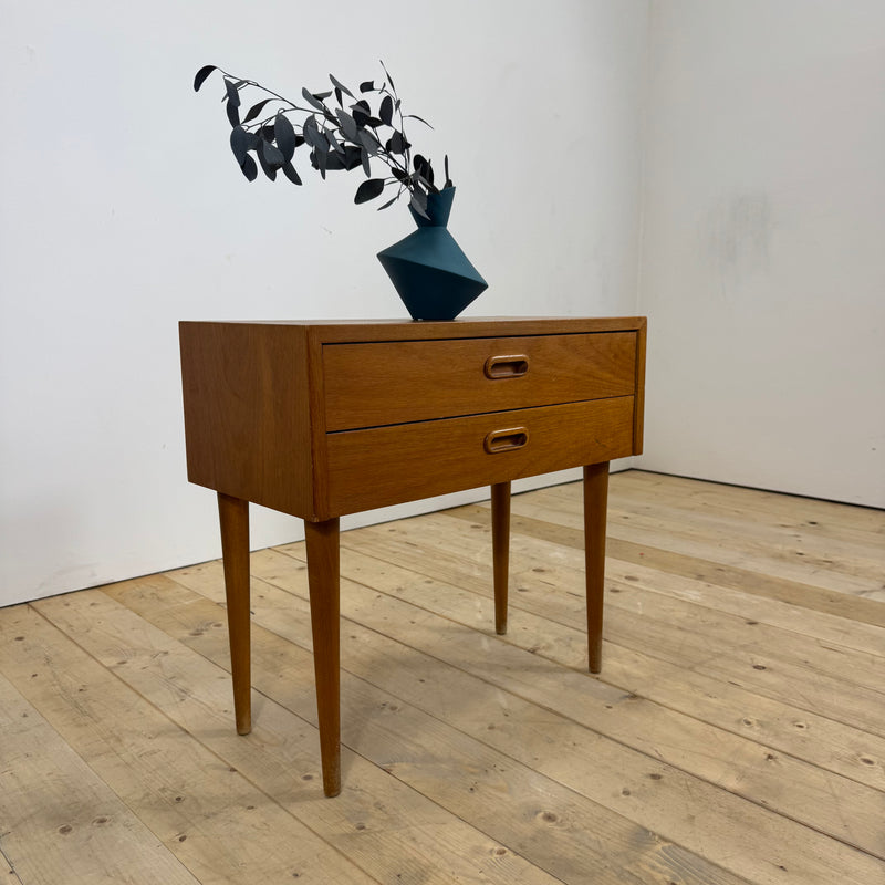Comodino danese in teak con due cassetti, 1960