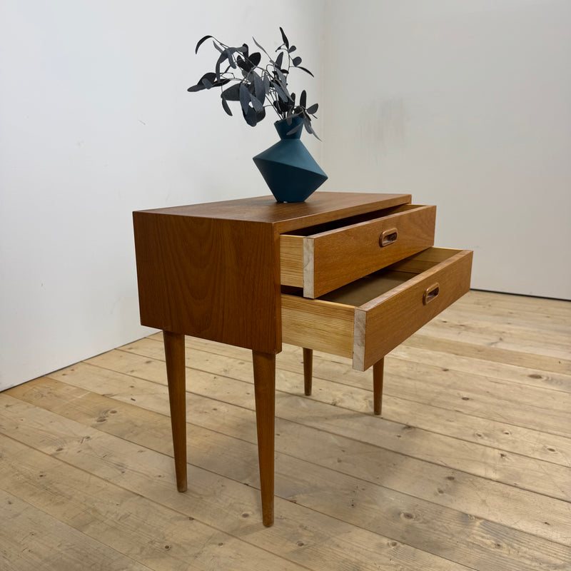 Comodino danese in teak con due cassetti, 1960