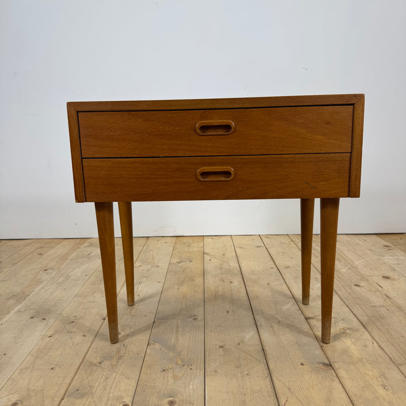 Comodino danese in teak con due cassetti, 1960