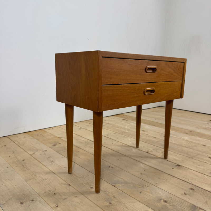 Comodino danese in teak con due cassetti, 1960