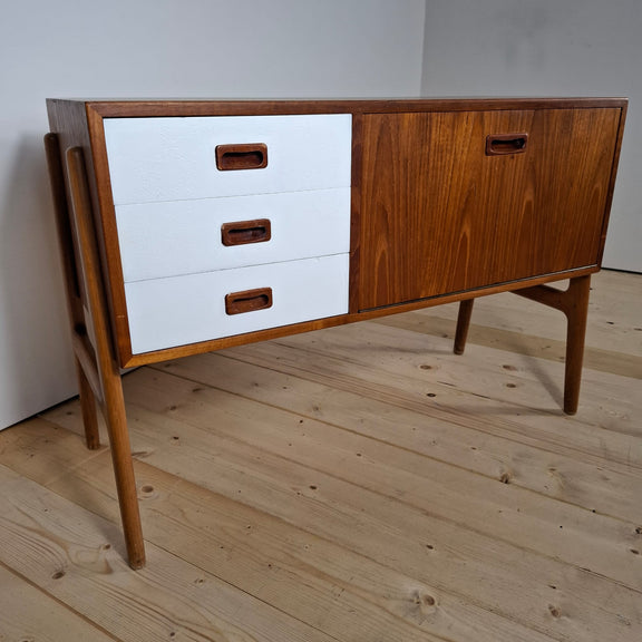 credenza moderna vintage teak cassetti bianchi stov