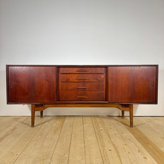 credenza vintage in teak vista frontale