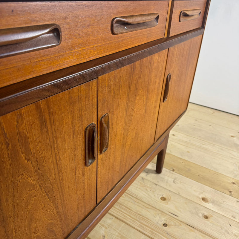 Sideboard G-Plan in Teak – Credenza Mid-Century di Design Britannico