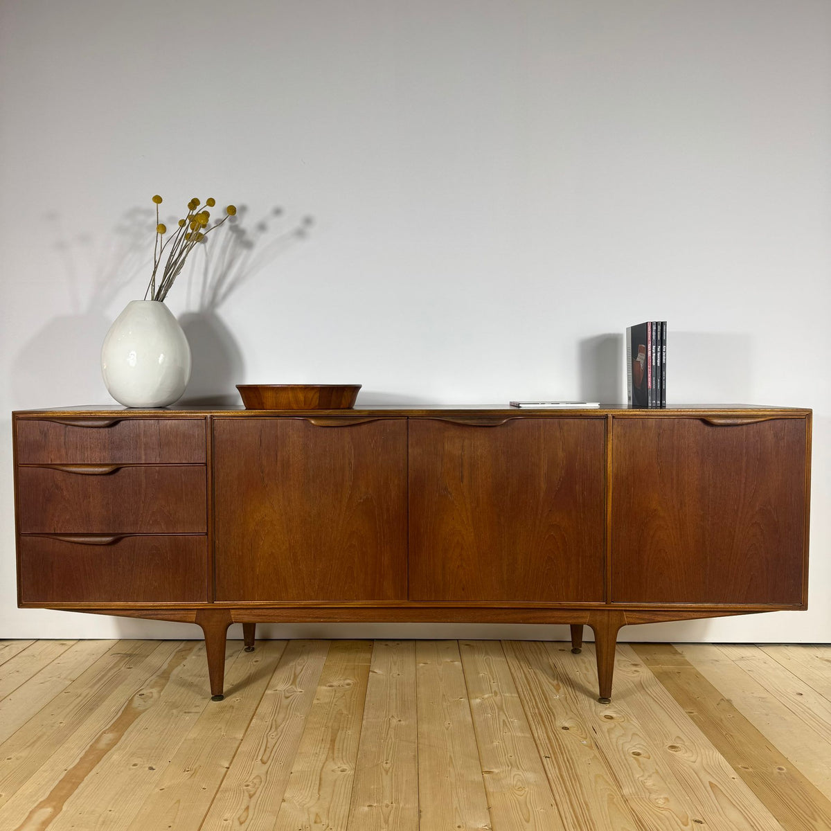 McIntosh sideboard in teak – Mobile vintage restaurato, anni ’60