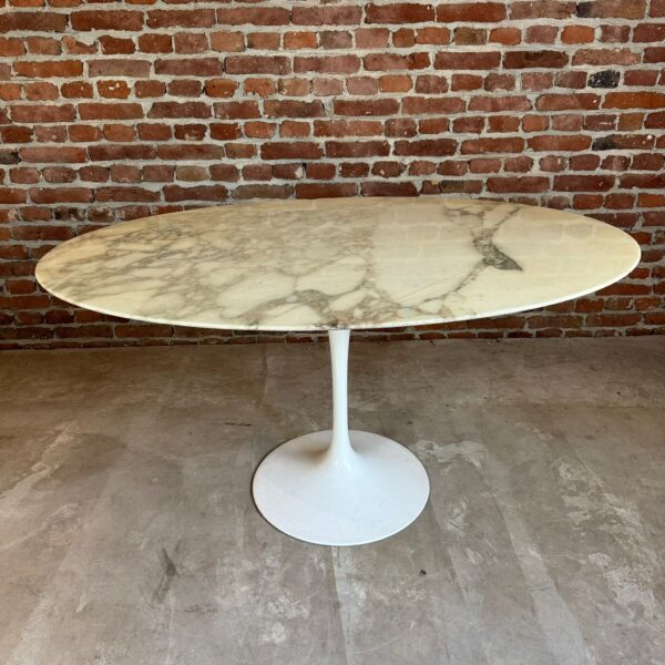 Tavolo da pranzo Tulip, Eero Saarinen per Knoll International