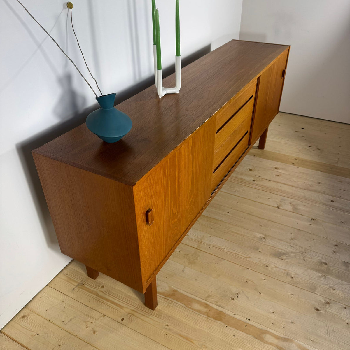 Sideboard “Arild” di Nils Jonsson per Troeds – Svezia, 1960