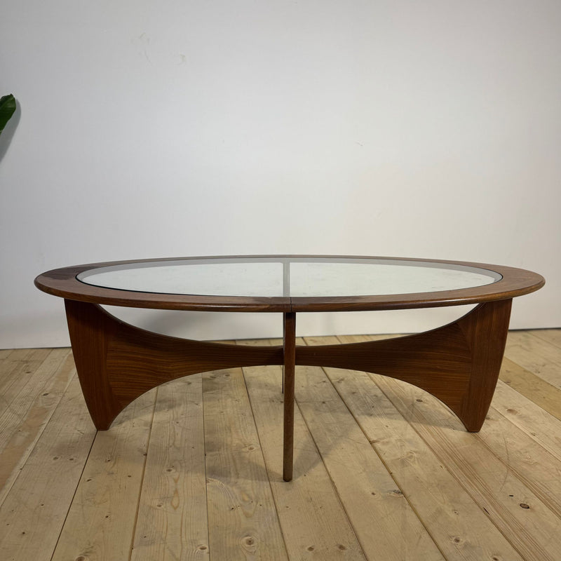 Tavolino da Caffè Ovale G-Plan Astro in Teak e Vetro – Icona Mid-Century