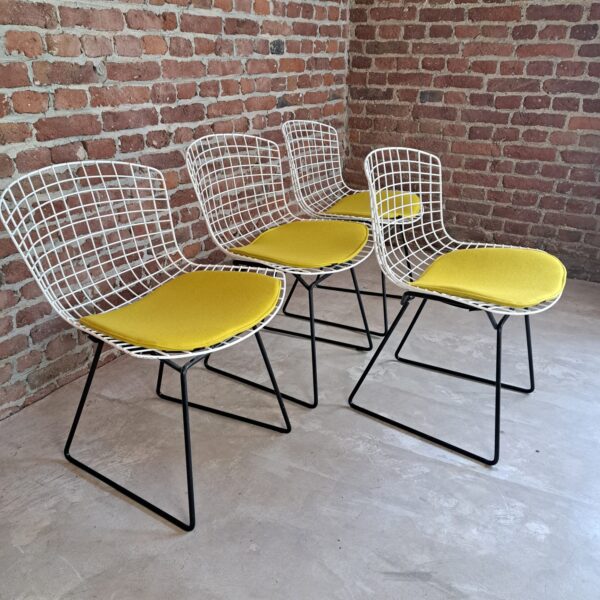 Set di quattro sedie Harry Bertoia modello 420 per Knoll International 1950