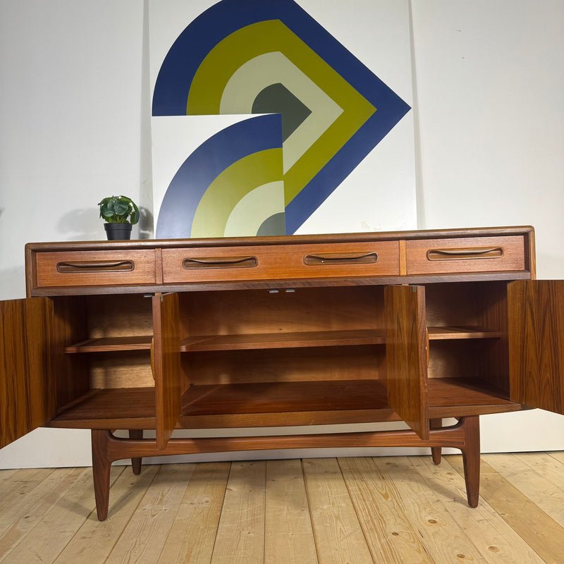 Sideboard G-Plan in Teak – Credenza Mid-Century di Design Britannico
