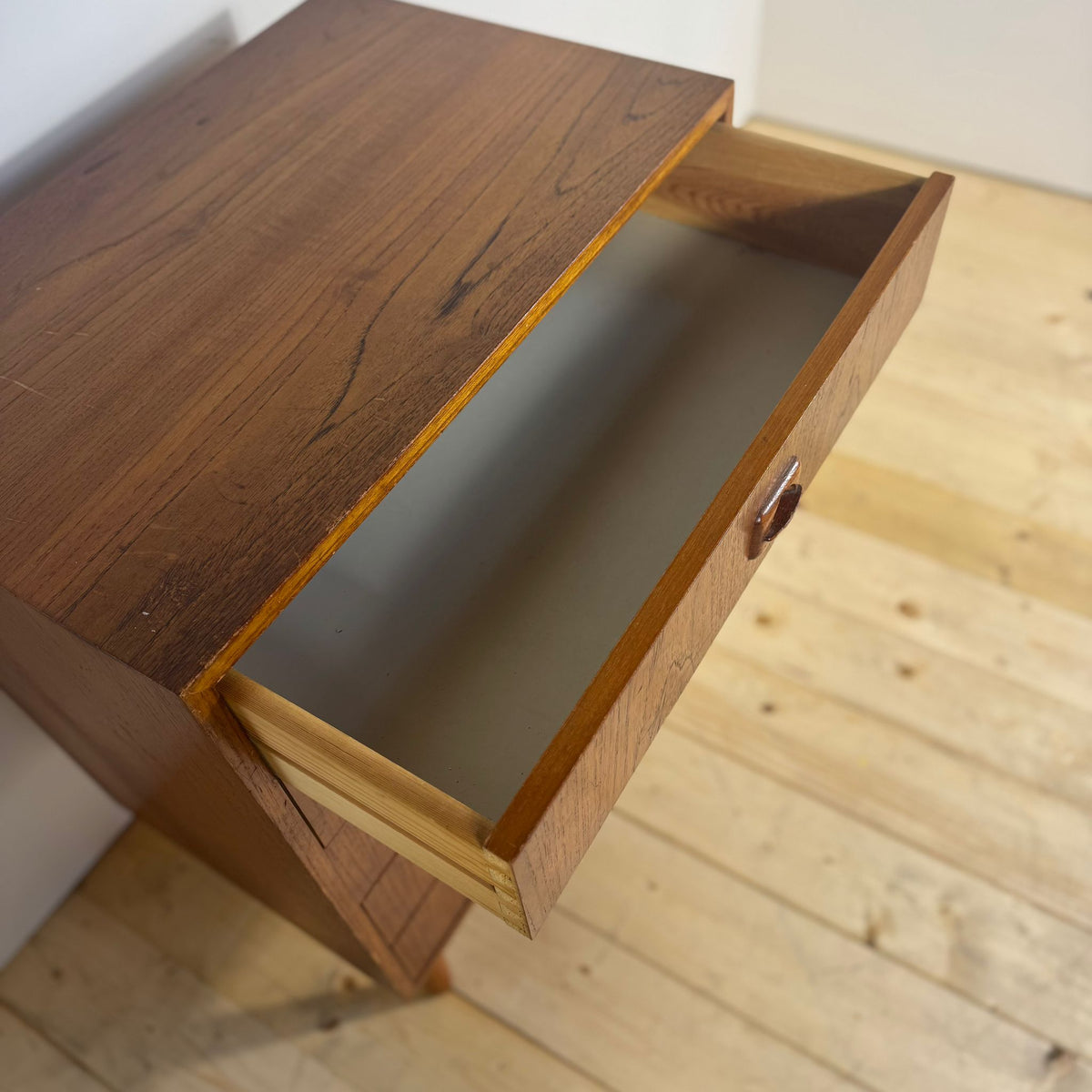 Piccola Cassettiera in Teak – Design Danese Mid-Century Modern, Anni ’60