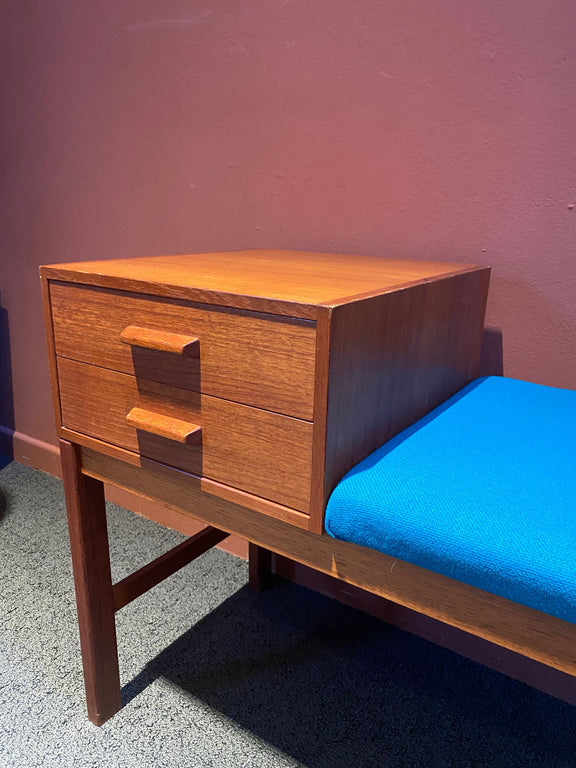 dettaglio cassetti panca in legno teak