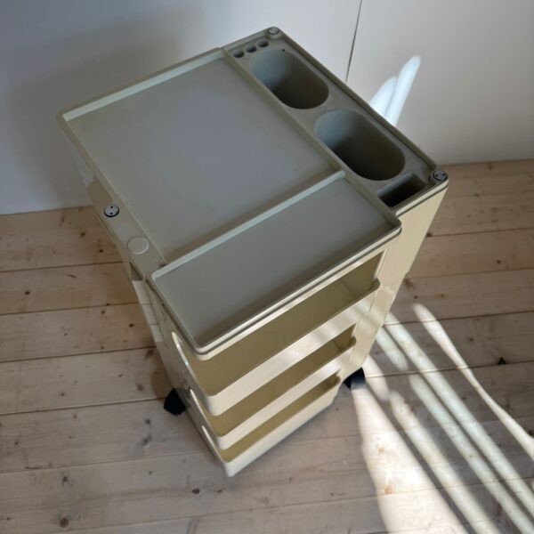 dettaglio cassetti rotanti carrello boby bieffeplast