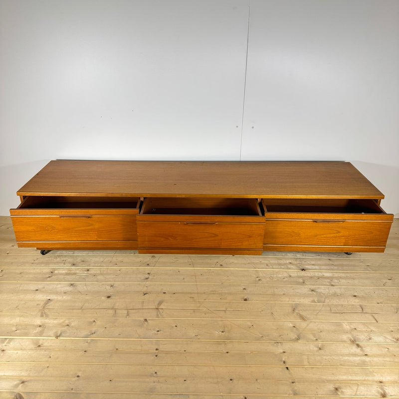 dettaglio cassetti sideboard bassa danese