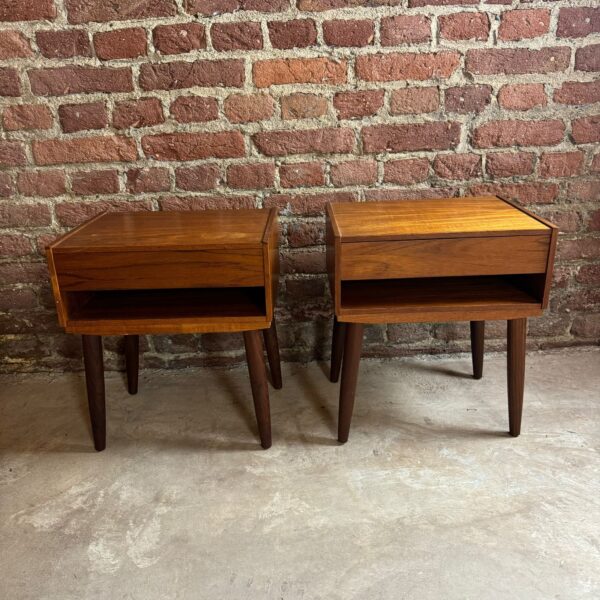 dettaglio legno coppia comodini vintage danimarca